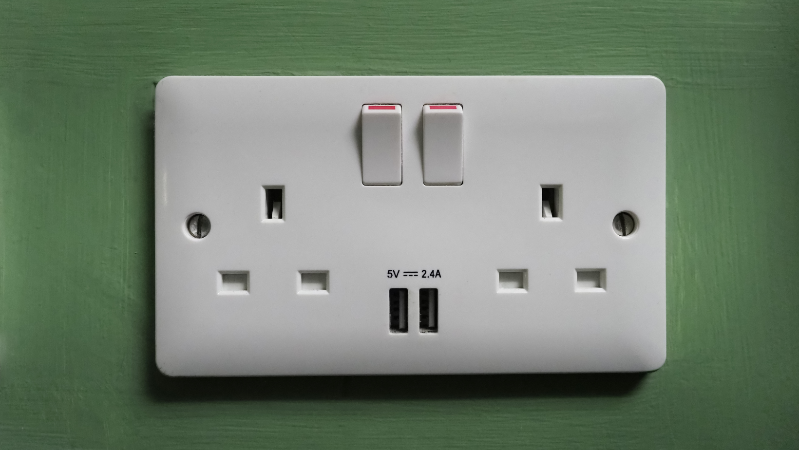 USB wall socket UK